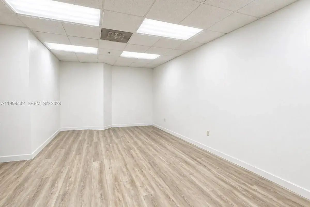 18501 Pines Blvd # 377, Pembroke Pines FL 33029