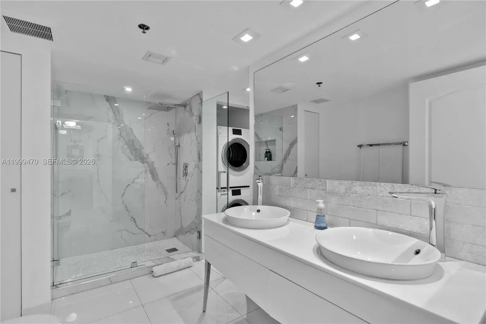 1200 Brickell Bay Dr # 2017, Miami FL 33131