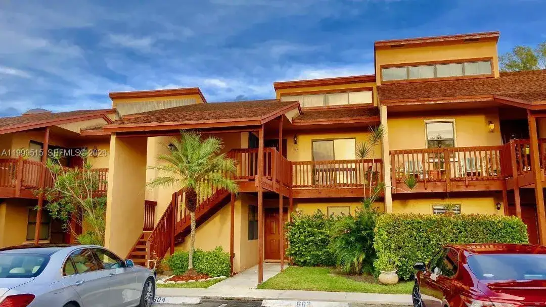 604 E Lakeview Dr E # 604, Royal Palm Beach FL 33411