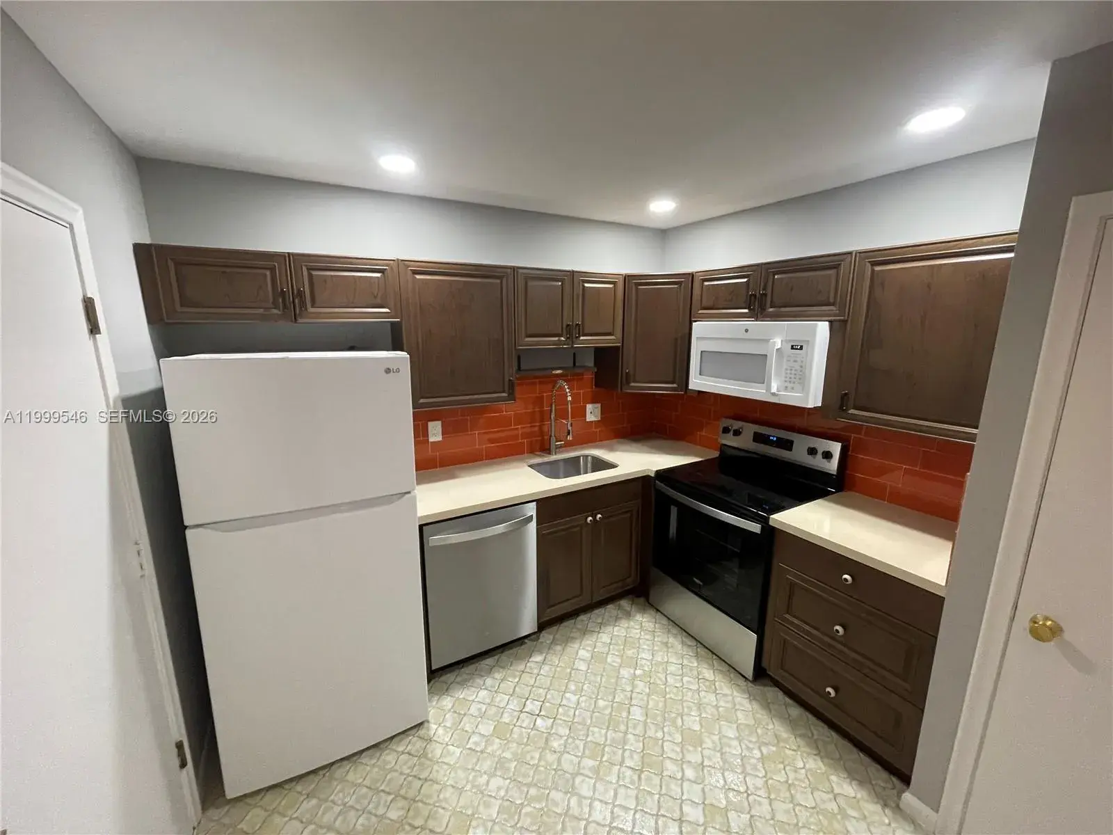 4751 NW 21st St # 611, Lauderhill FL 33313