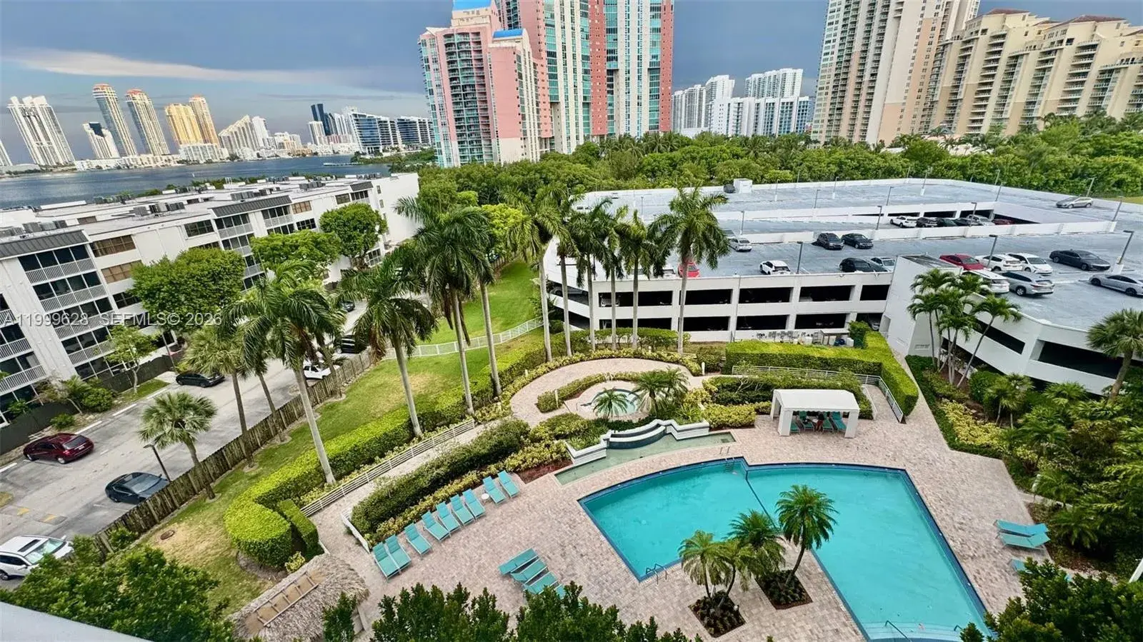 3300 NE 192nd St # 814, Aventura FL 33180