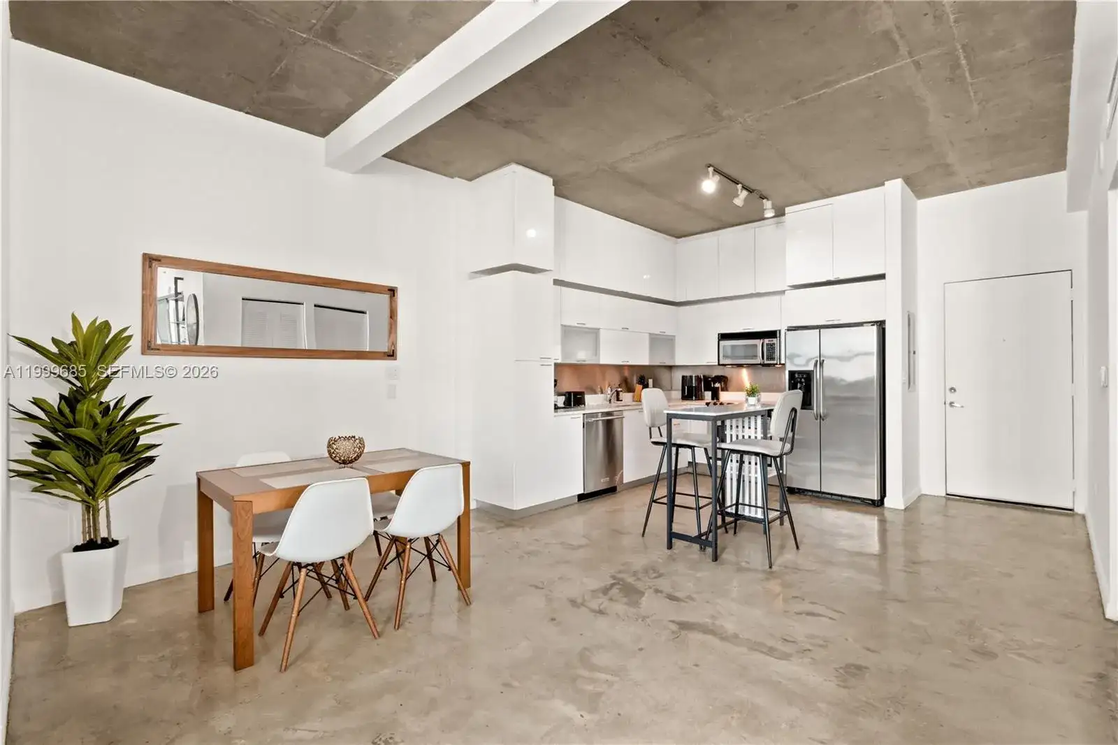 234 NE 3rd St # 1704, Miami FL 33132 photo 5