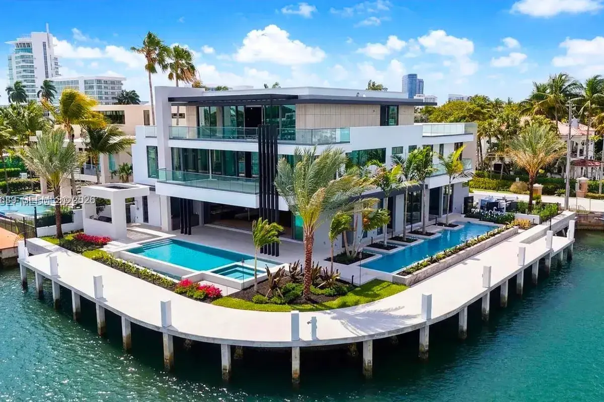 1400 W Lake Dr, Fort Lauderdale FL 33316