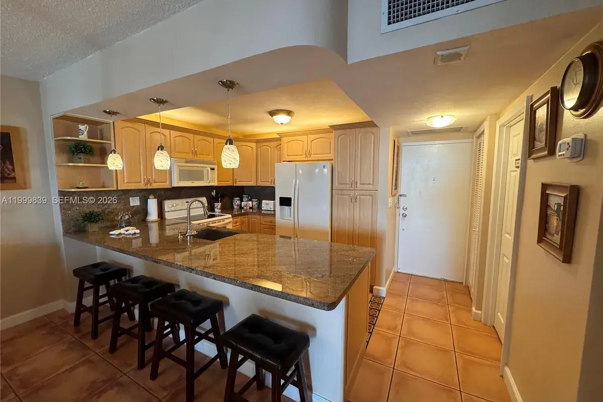 3725 S Ocean Dr # 421, Hollywood FL 33019