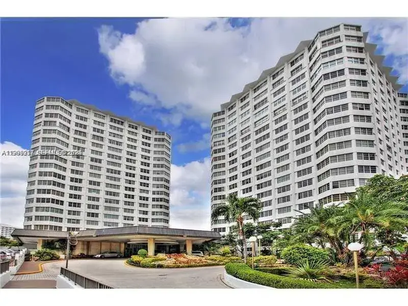 801 Brickell Bay Dr # 1971, Miami FL 33131 photo 2