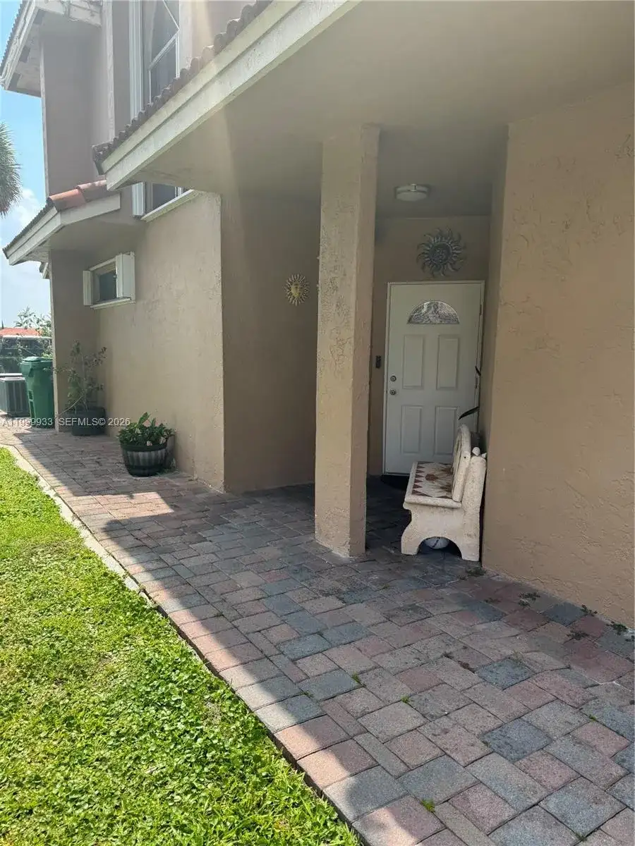 8270 NW 191st Ln # 13L, Hialeah FL 33015 photo 2