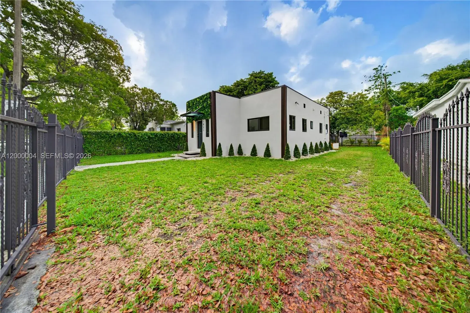 1021 NW 48th St, Miami FL 33127