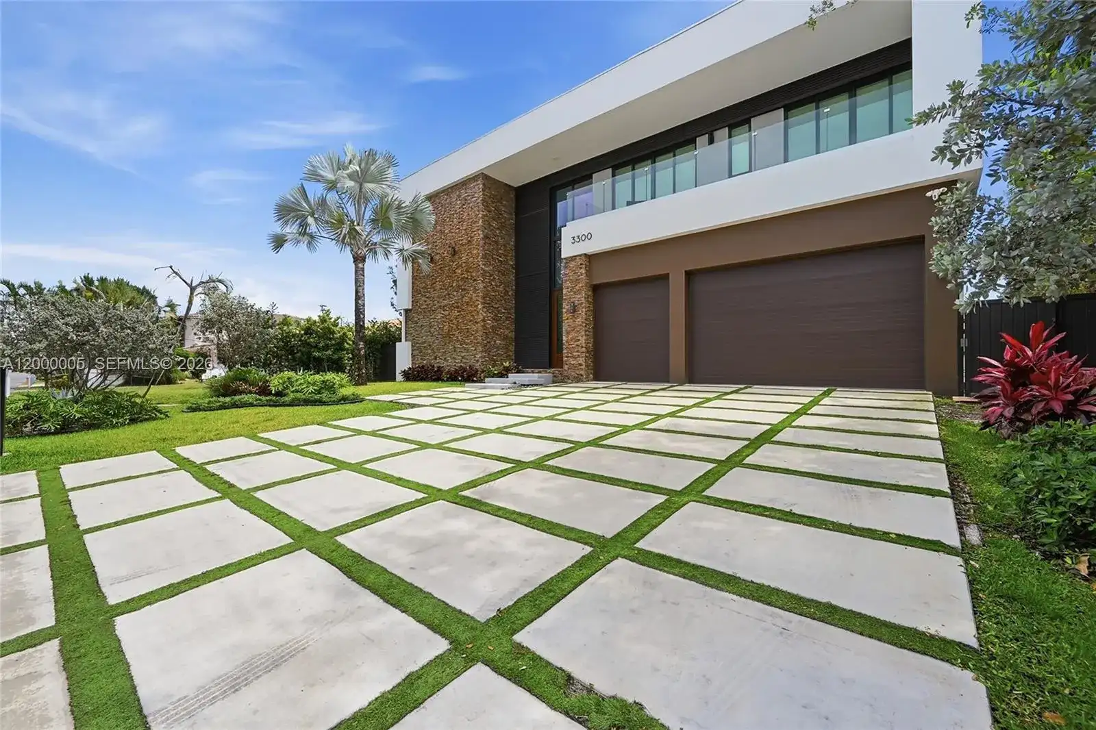 3300 NE 170th St, North Miami Beach FL 33160 photo 2