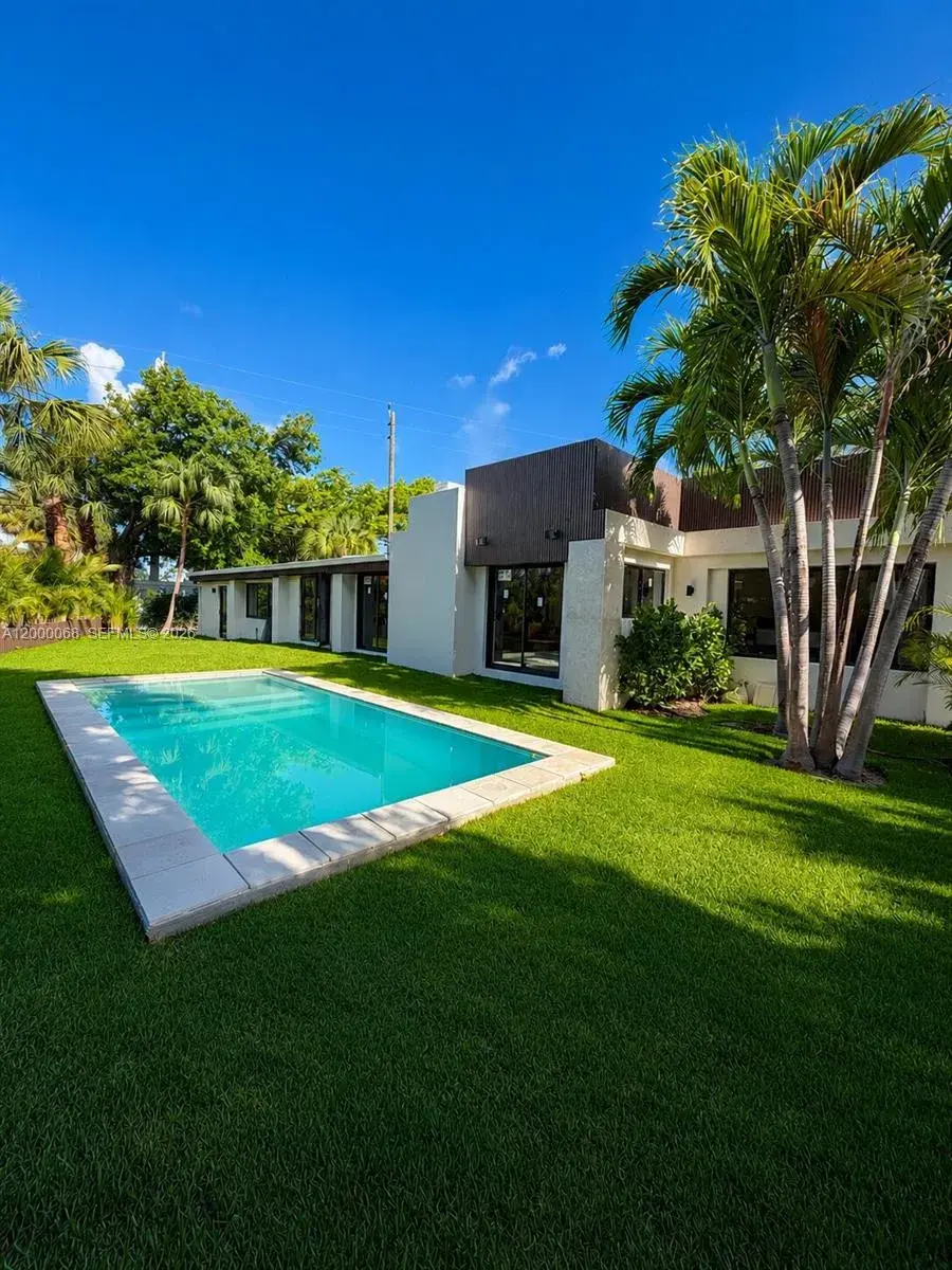 12600 Ixora Rd, North Miami FL 33181