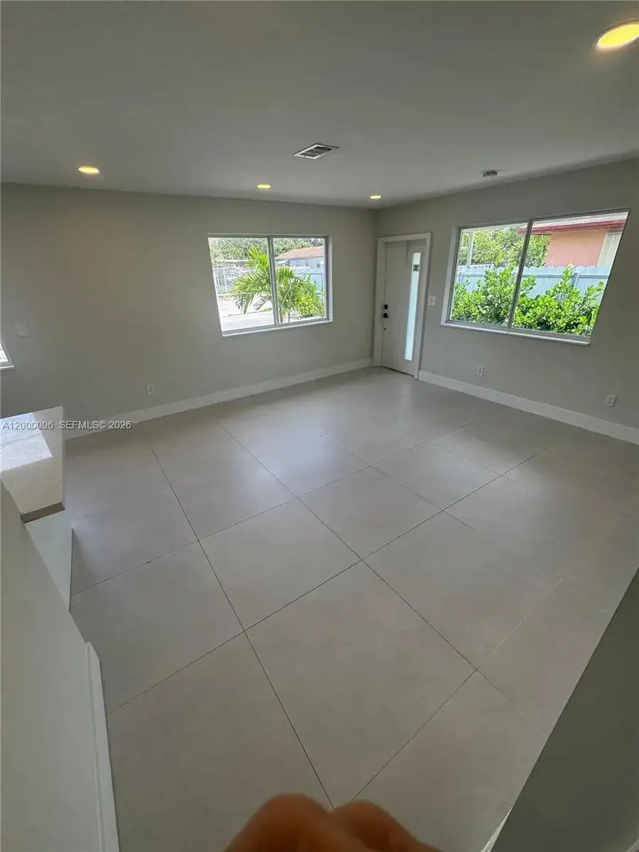 850 NW 109th St, Miami FL 33168 photo 2