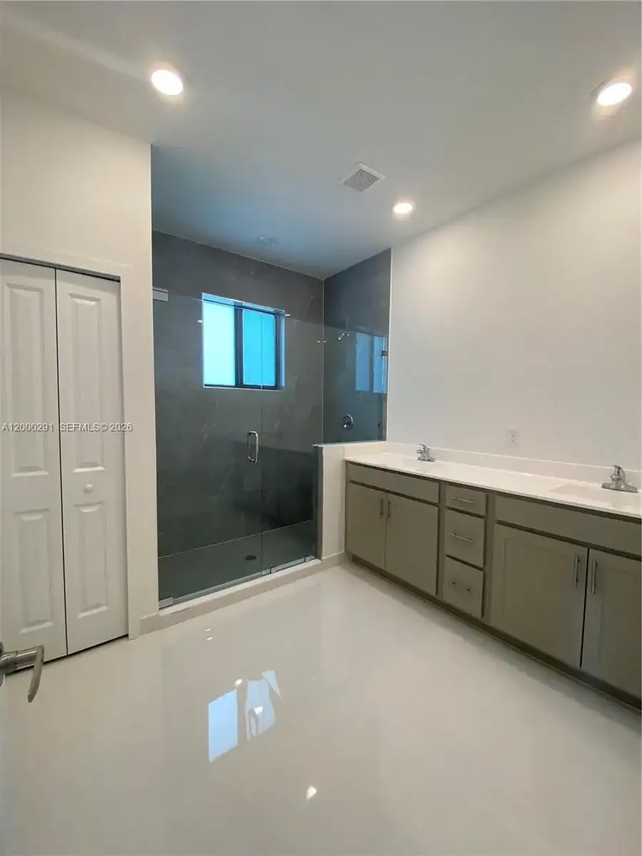 2434 SW 145th Pl, Miami FL 33175 photo 5