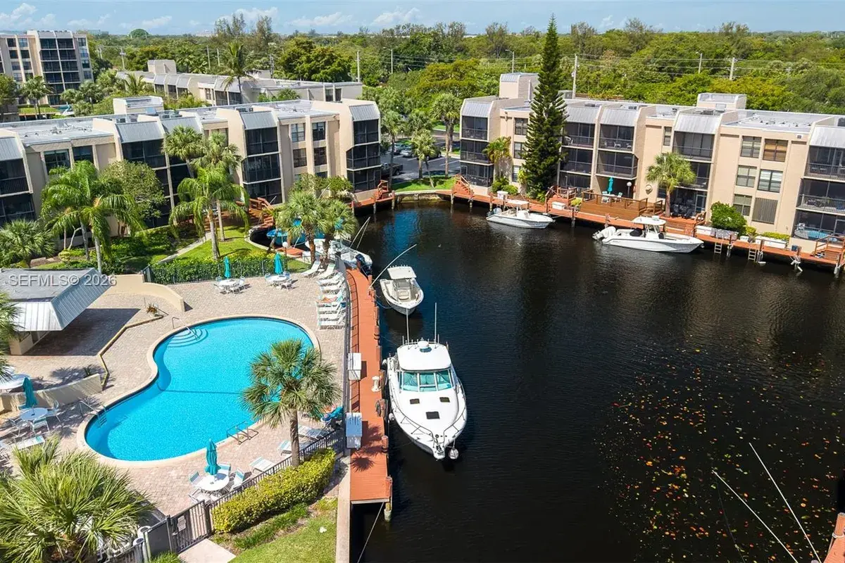 16 Royal Palm Way # 205, Boca Raton FL 33432