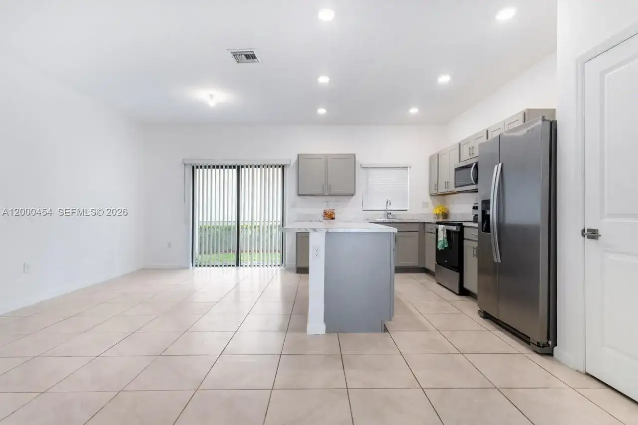 1170 SW 7th Ct, Florida City FL 33034 photo 4