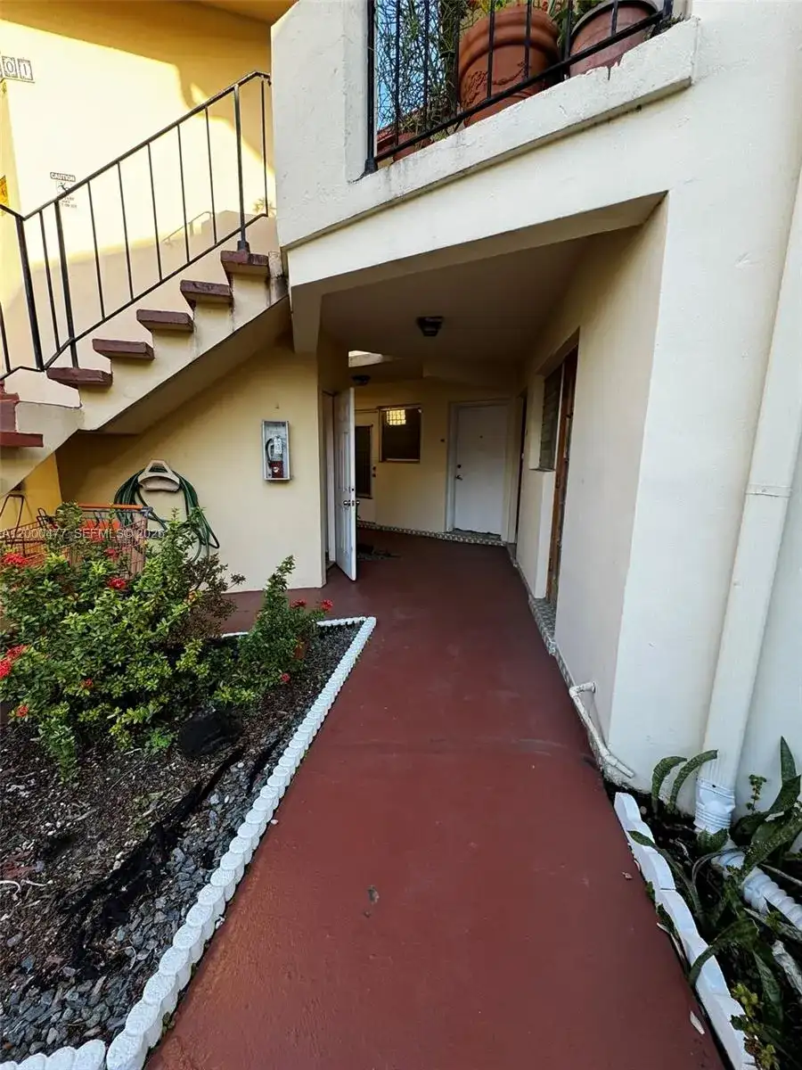 1601 NE Miami Gardens Dr # 103, Miami FL 33179 photo 3
