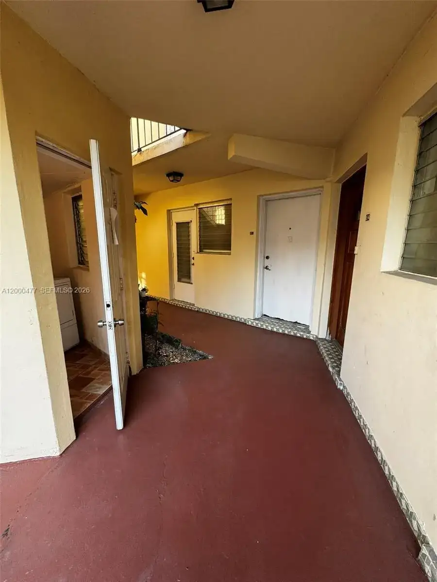 1601 NE Miami Gardens Dr # 103, Miami FL 33179 photo 4