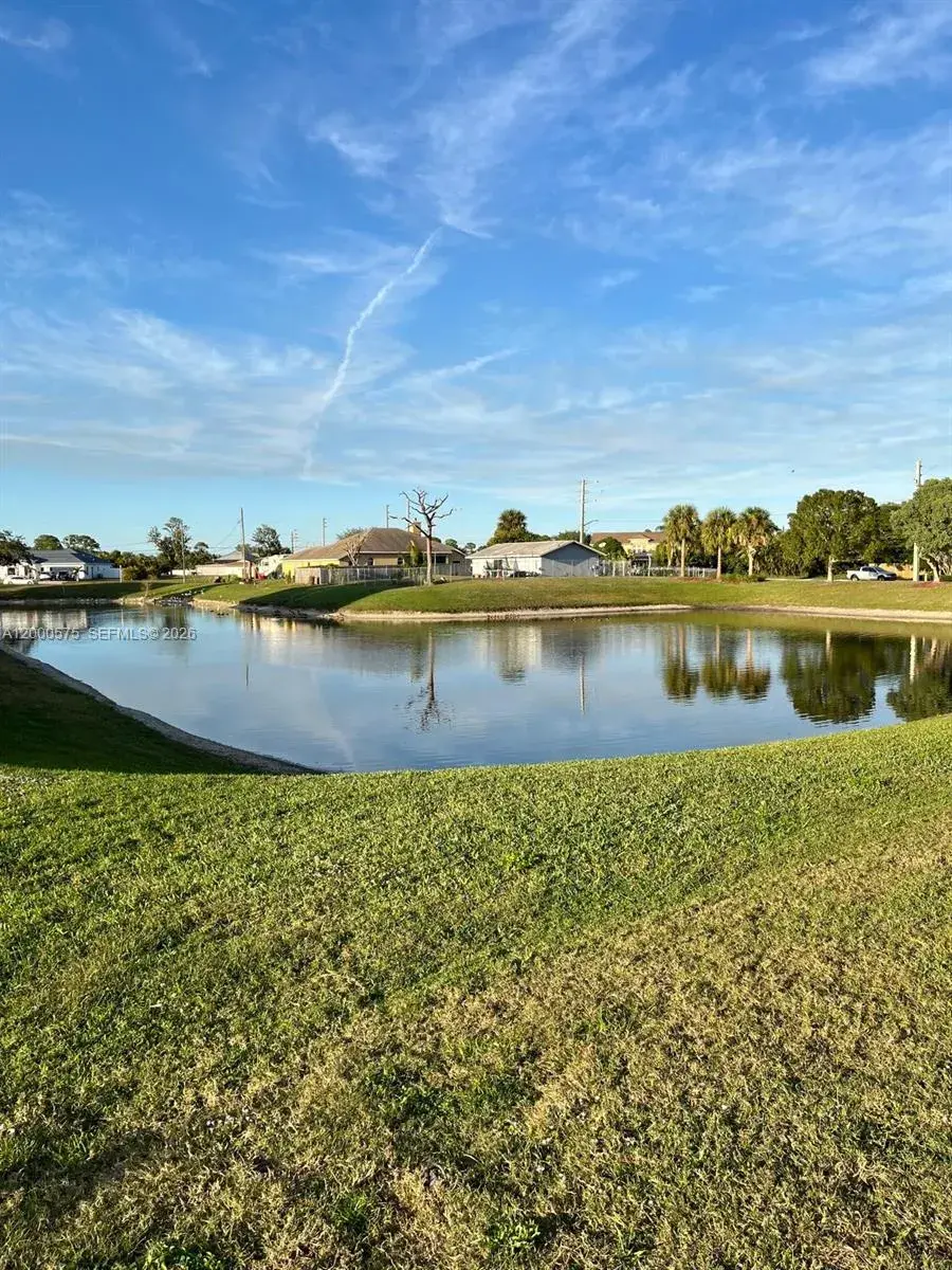 1637 SW Taurus Ln, Port St. Lucie FL 34984