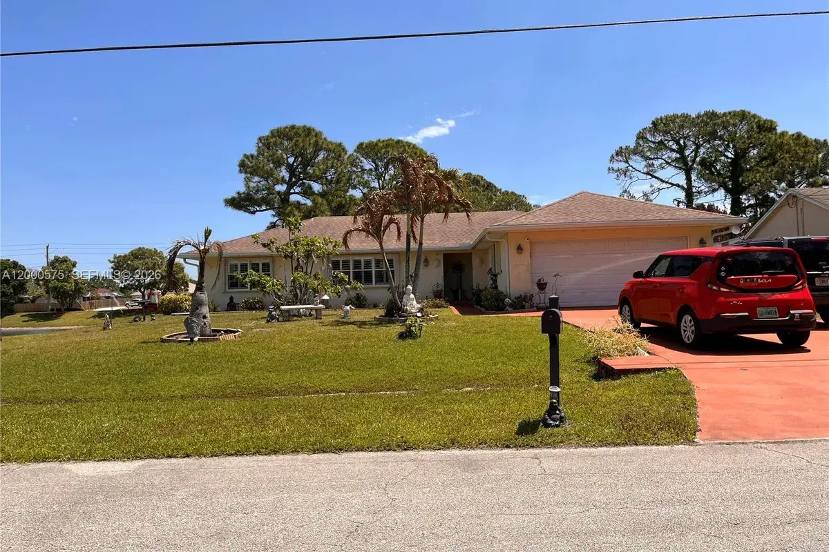 1637 SW Taurus Ln, Port St. Lucie FL 34984
