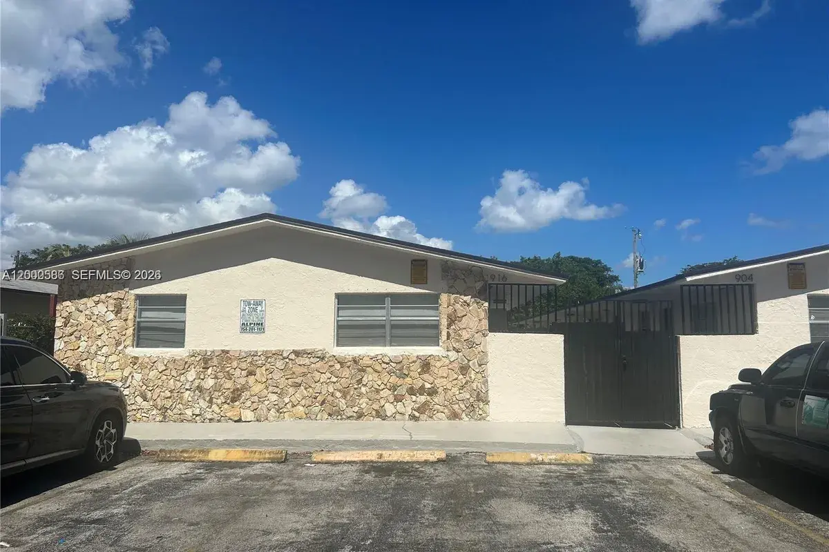 916 SW 10th St, Hallandale Beach FL 33009