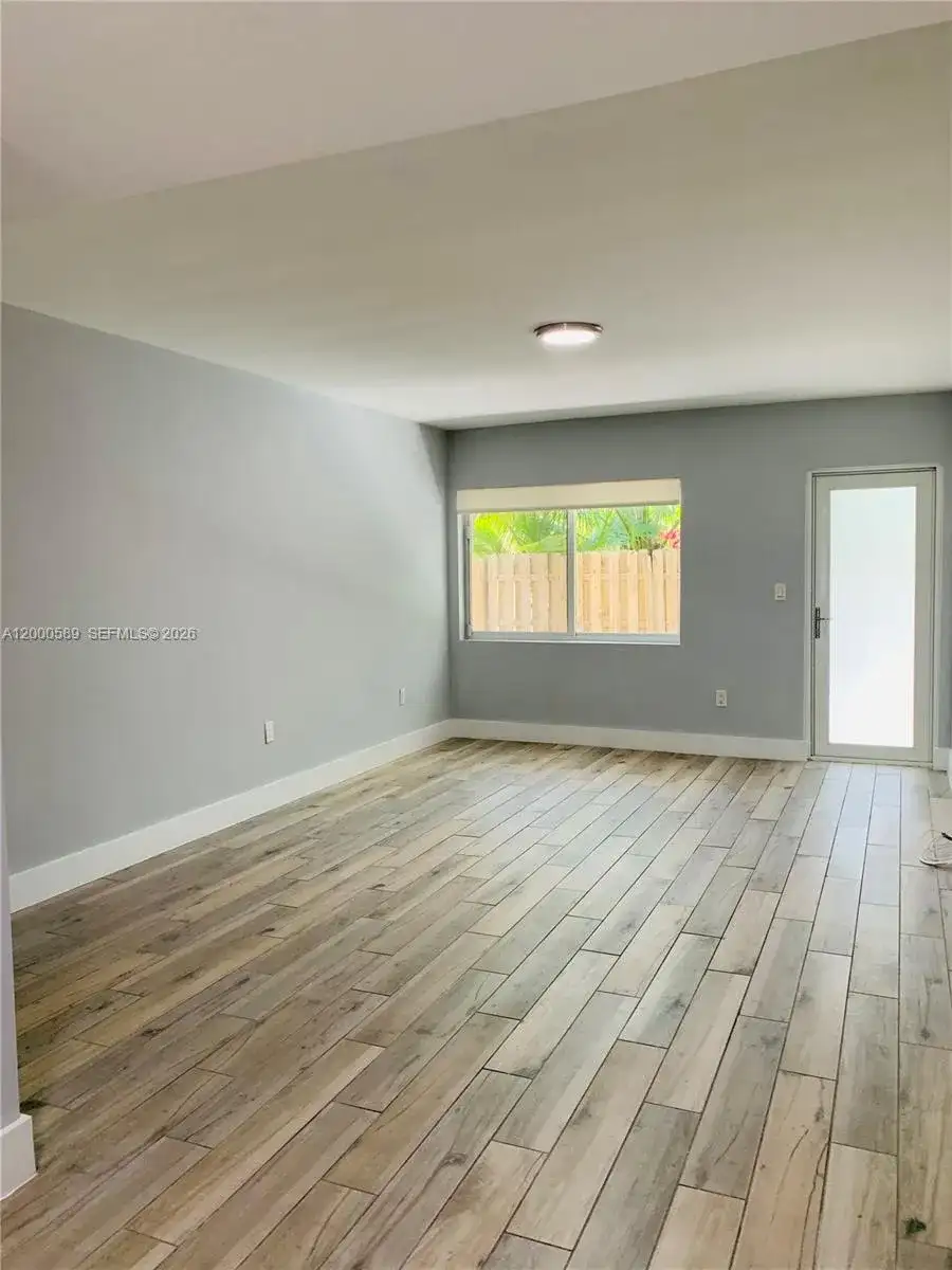 942 Lenox Ave # 05, Miami Beach FL 33139 photo 3