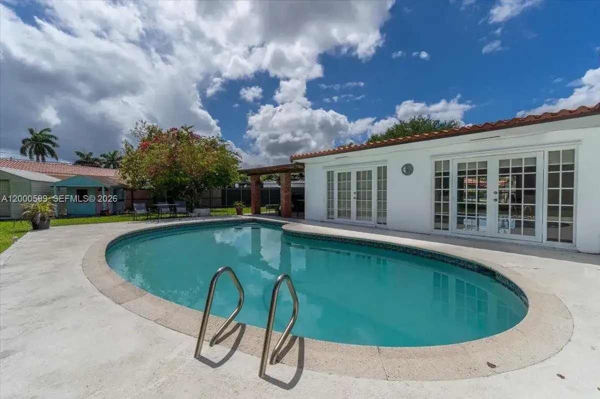 8197 W 14th Ct, Hialeah FL 33014 photo 4
