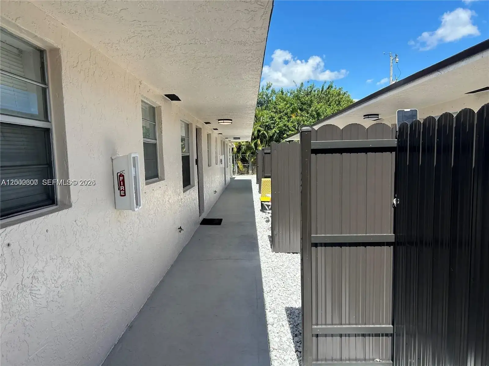 904 SW 10th St, Hallandale Beach FL 33009 photo 2