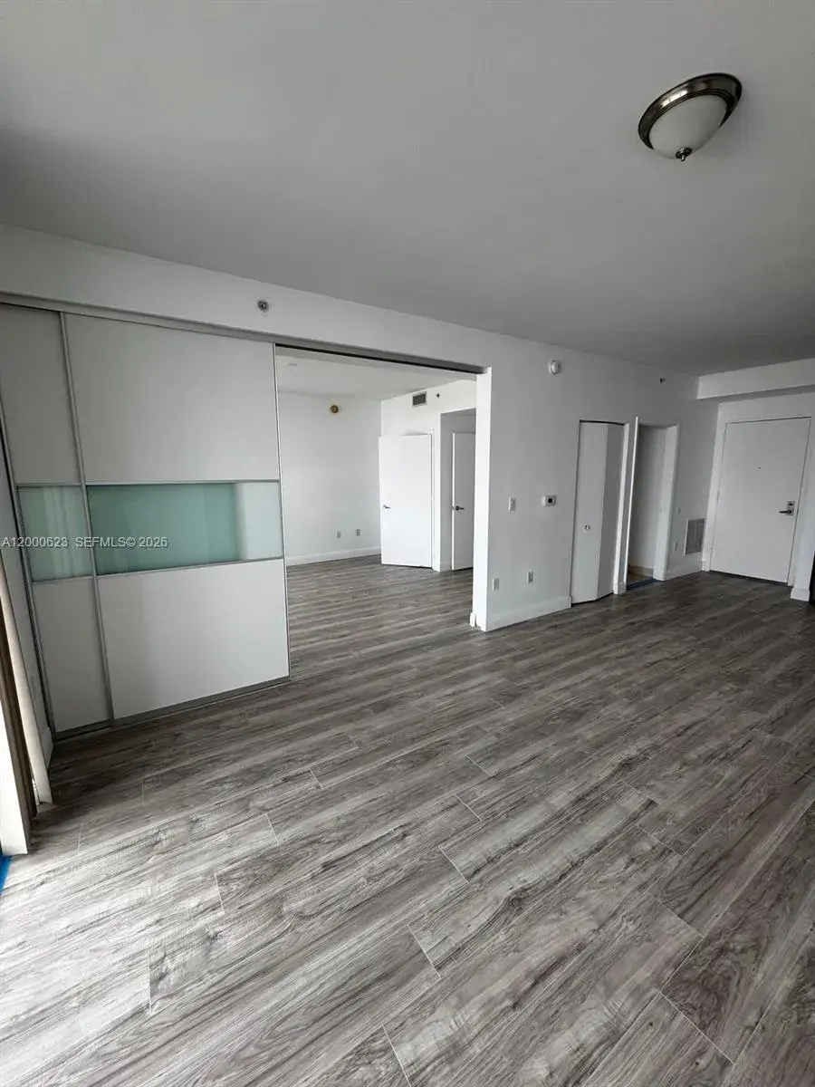 90 SW 3rd St # 1407, Miami FL 33130 photo 4