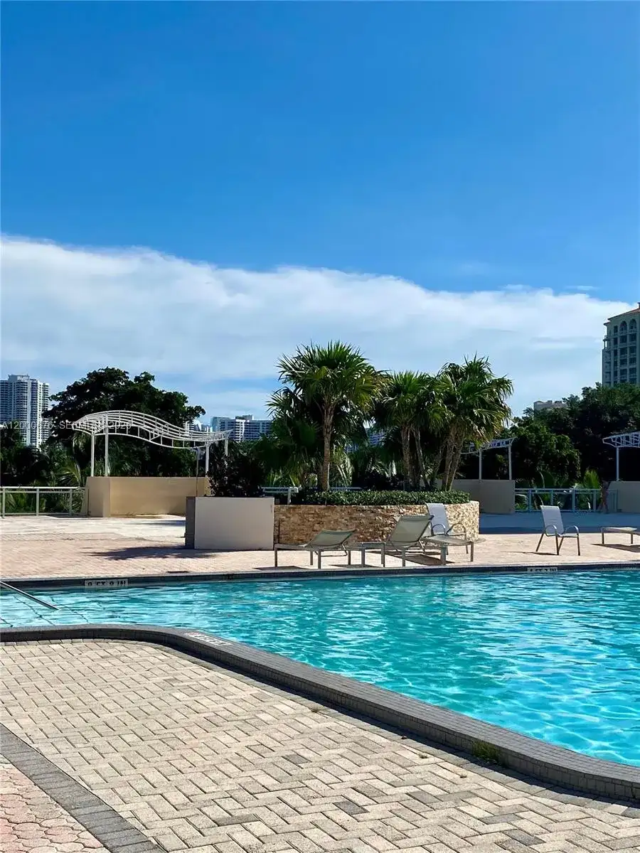 20379 W Country Club Dr # 40, Aventura FL 33180 photo 2