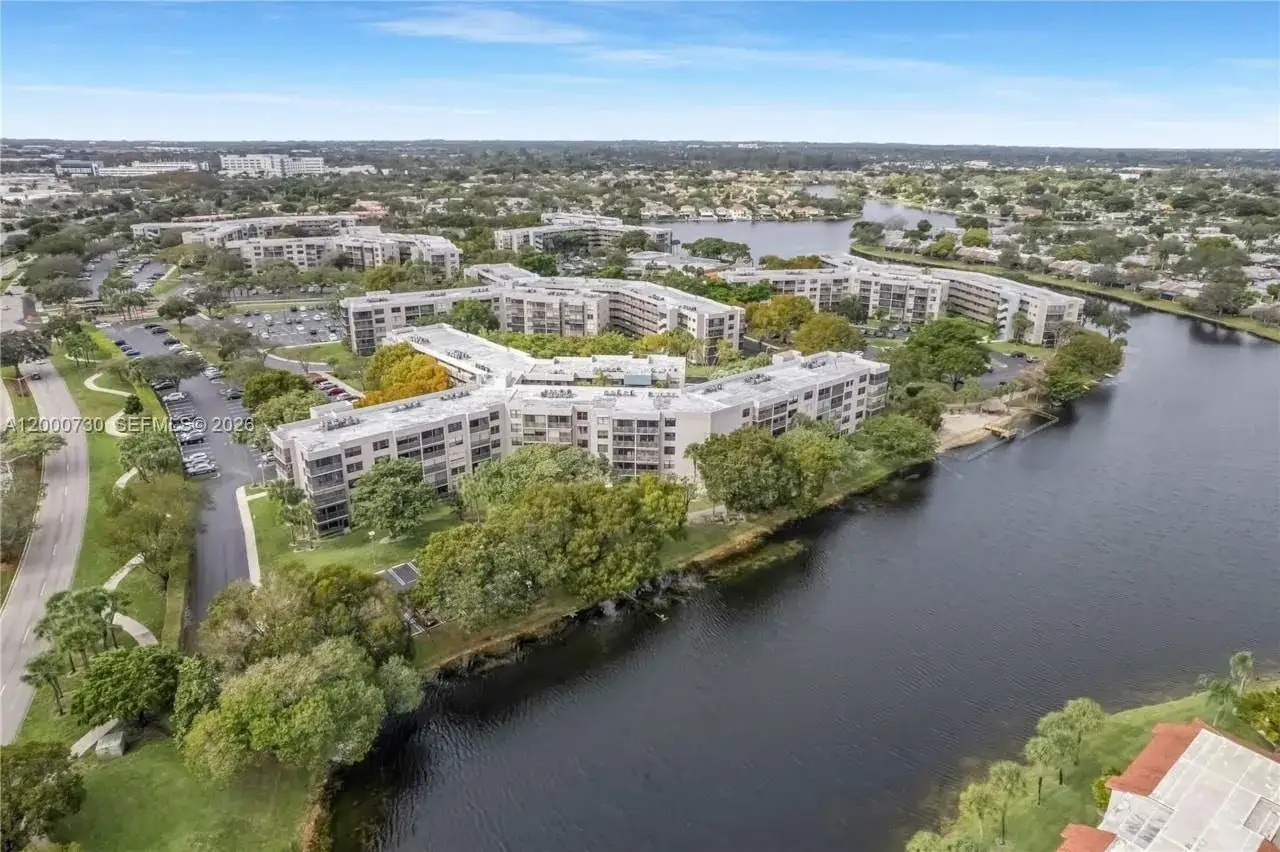 900 Colony Point Cir # 317, Pembroke Pines FL 33026