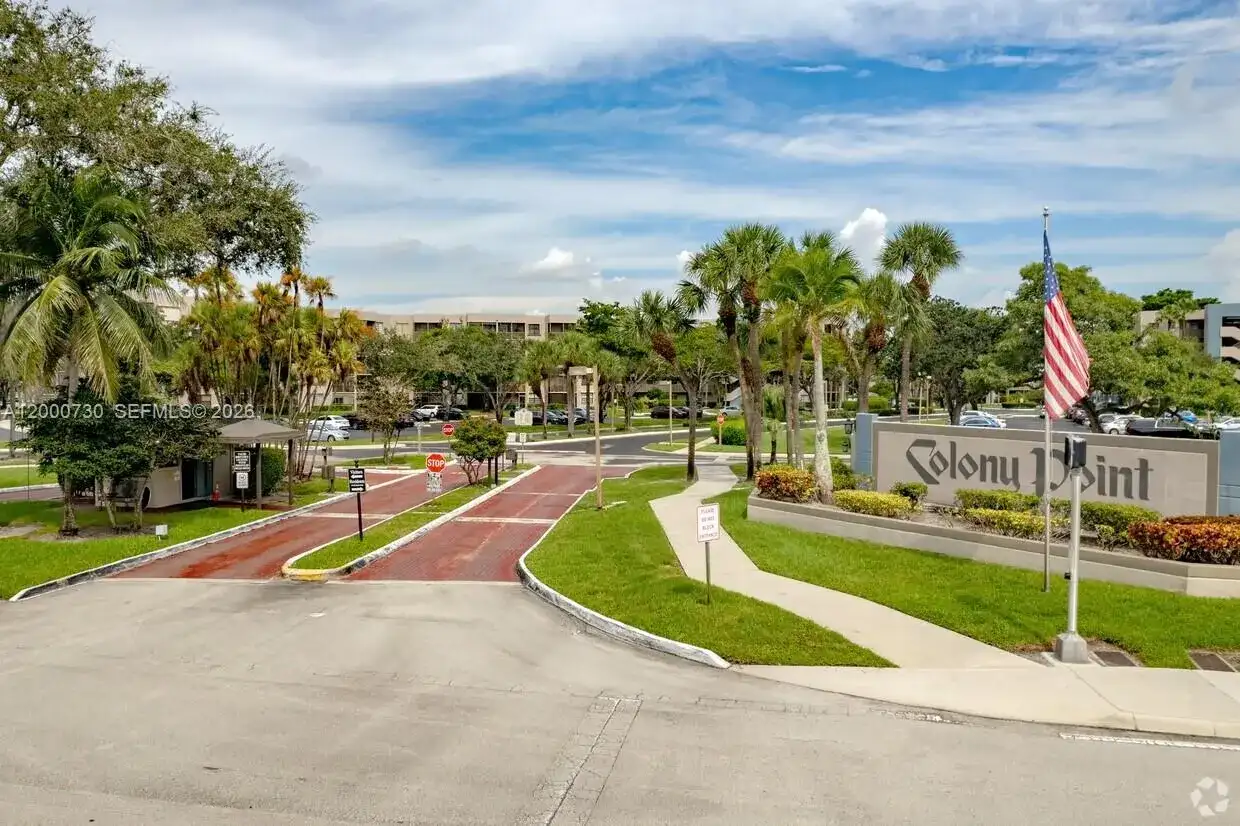 900 Colony Point Cir # 317, Pembroke Pines FL 33026 photo 2
