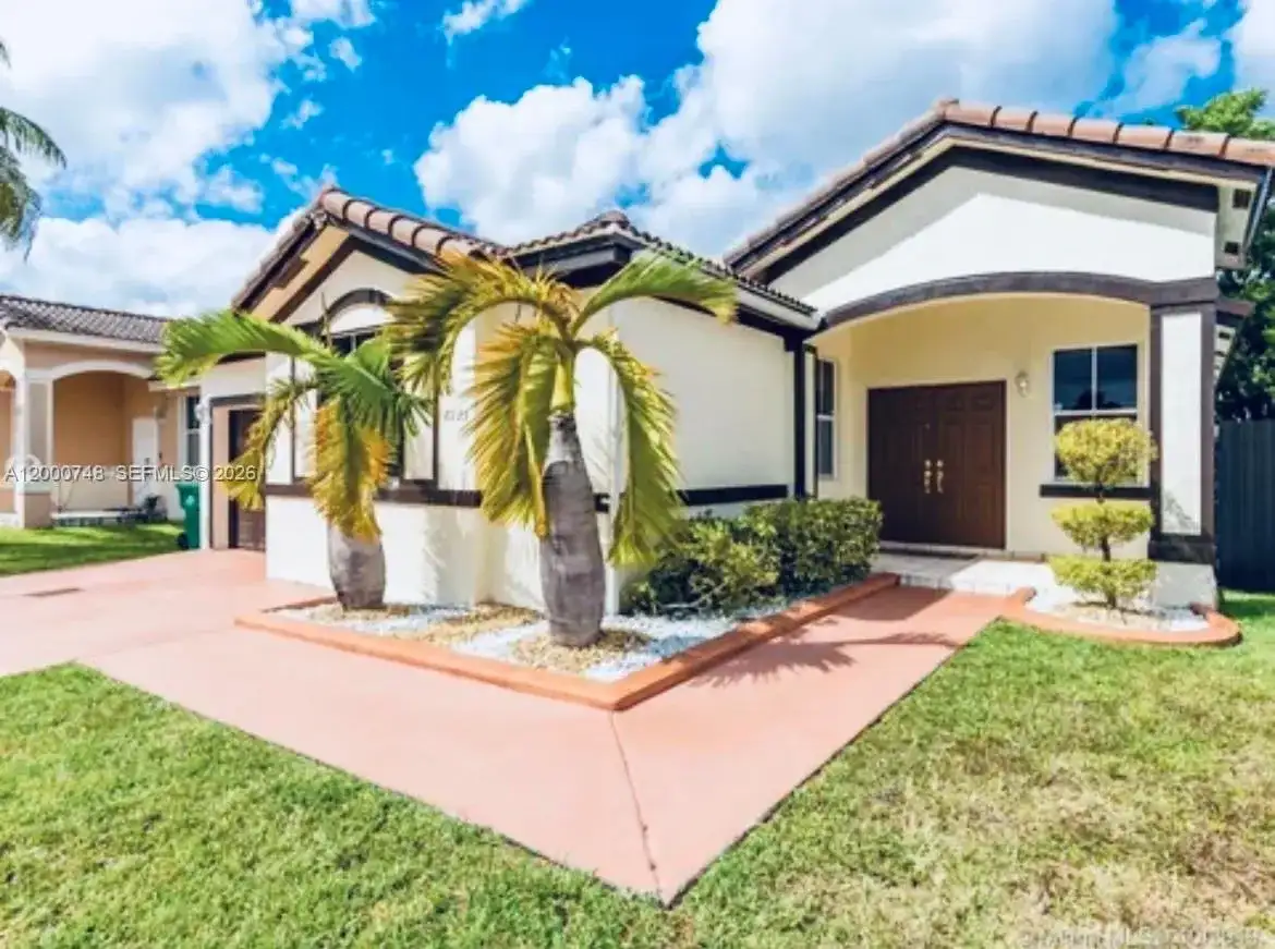 8135 NW 198th Ter, Hialeah FL 33015 photo 3