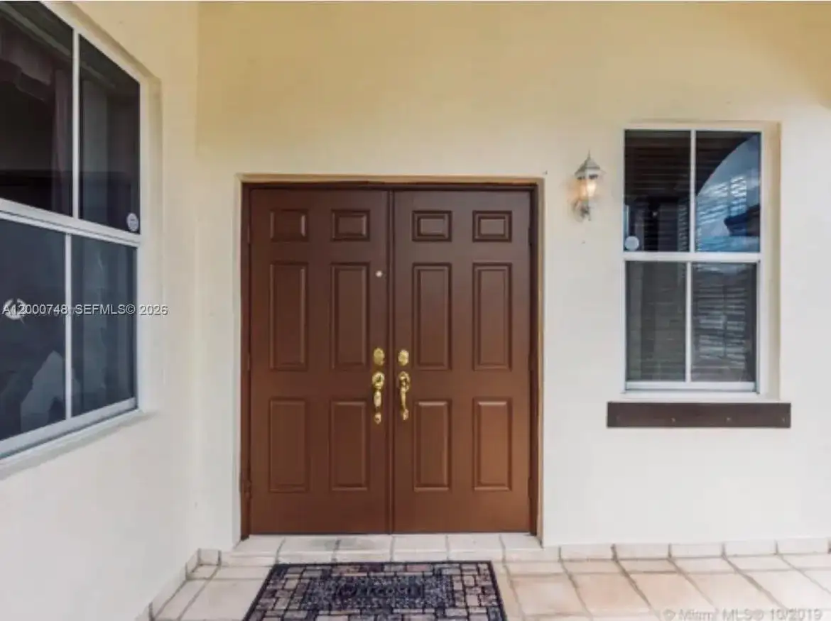 8135 NW 198th Ter, Hialeah FL 33015 photo 4