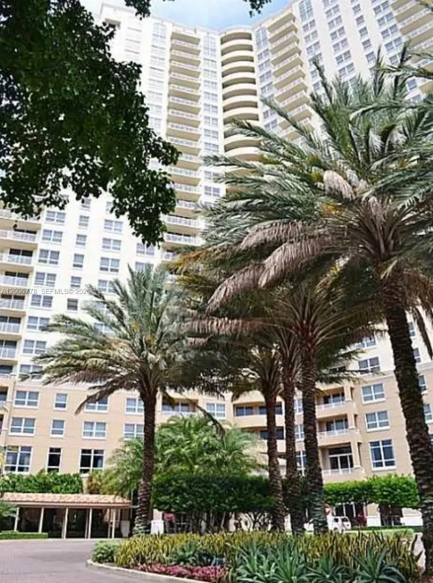 19501 W Country Club Dr # 210, Aventura FL 33180