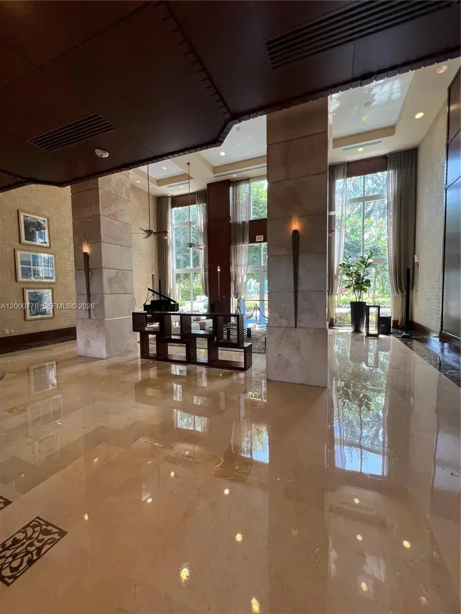 19501 W Country Club Dr # 210, Aventura FL 33180
