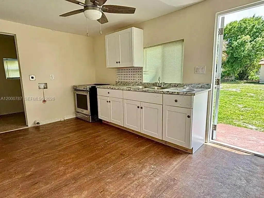 514 27th N St # B, Fort Pierce FL 34947 photo 2