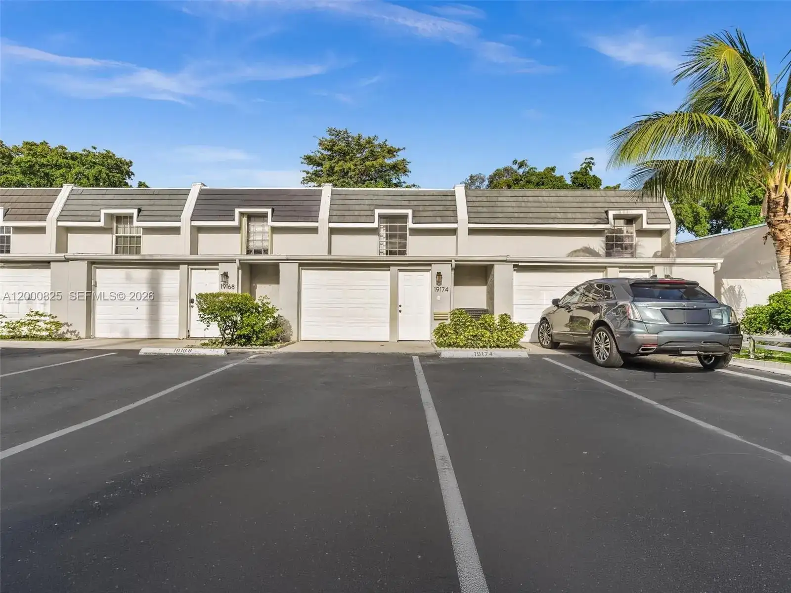 19174 Bobolink Dr, Hialeah FL 33015 photo 3