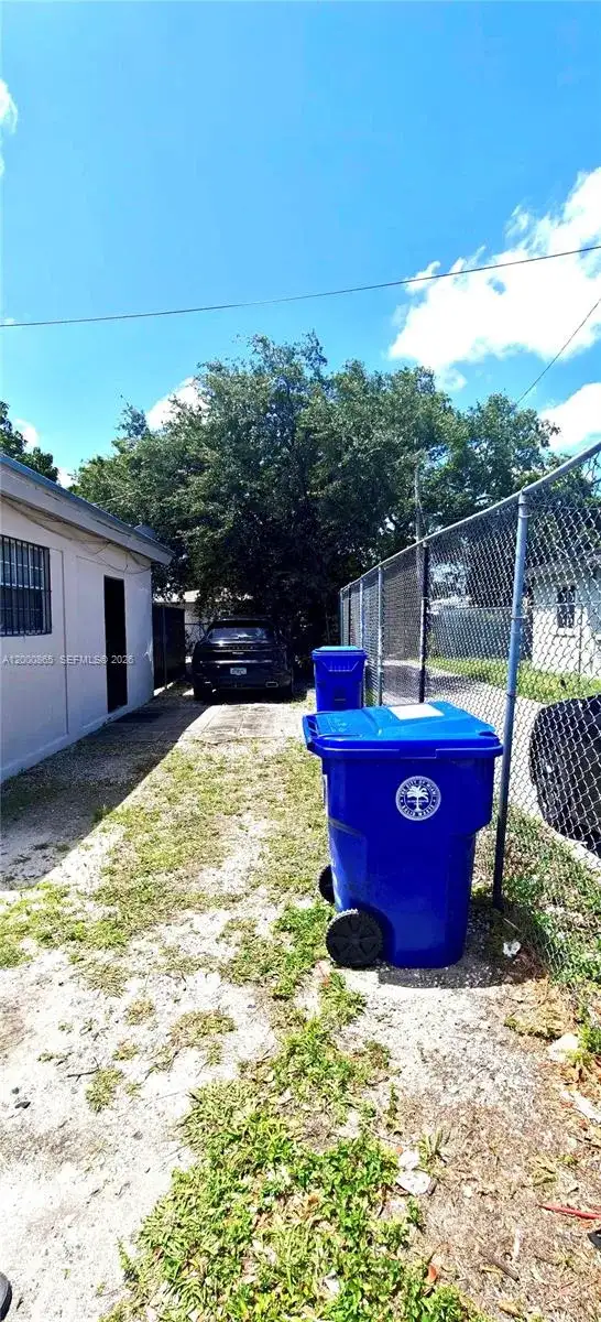 1201 NW 51st St, Miami FL 33142 photo 4