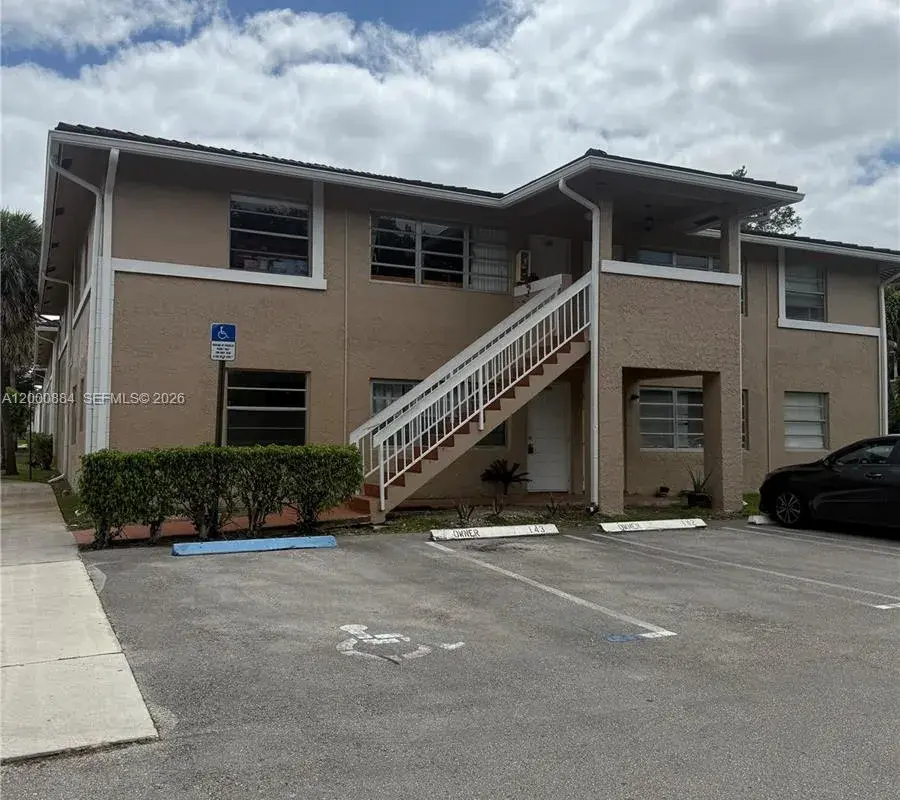 10228 Twin Lakes Dr, Coral Springs FL 33071