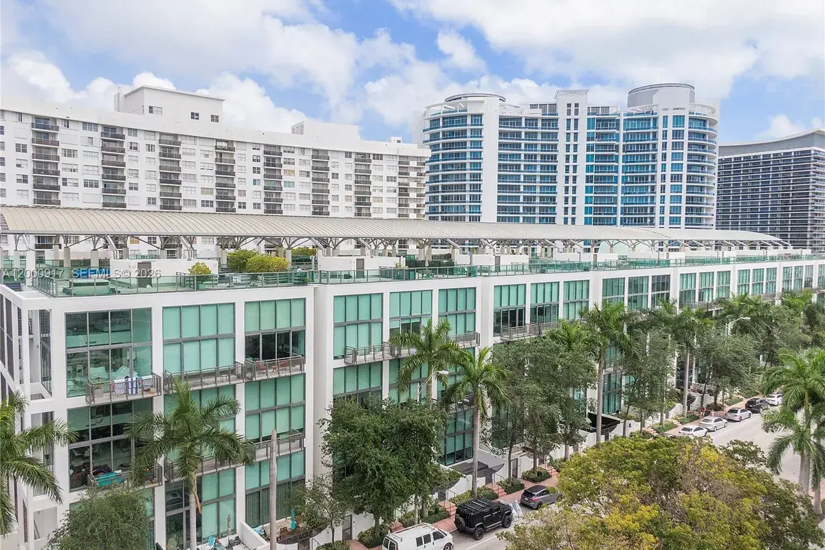 6000 Collins Ave # 527, Miami Beach FL 33140