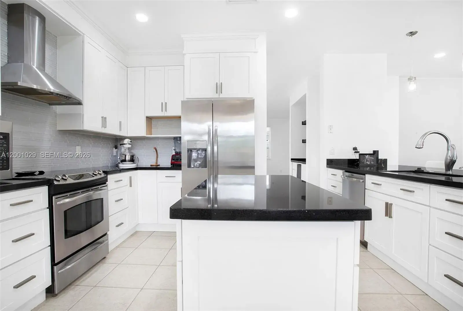 4467 Fox Glove Ln, Weston FL 33331