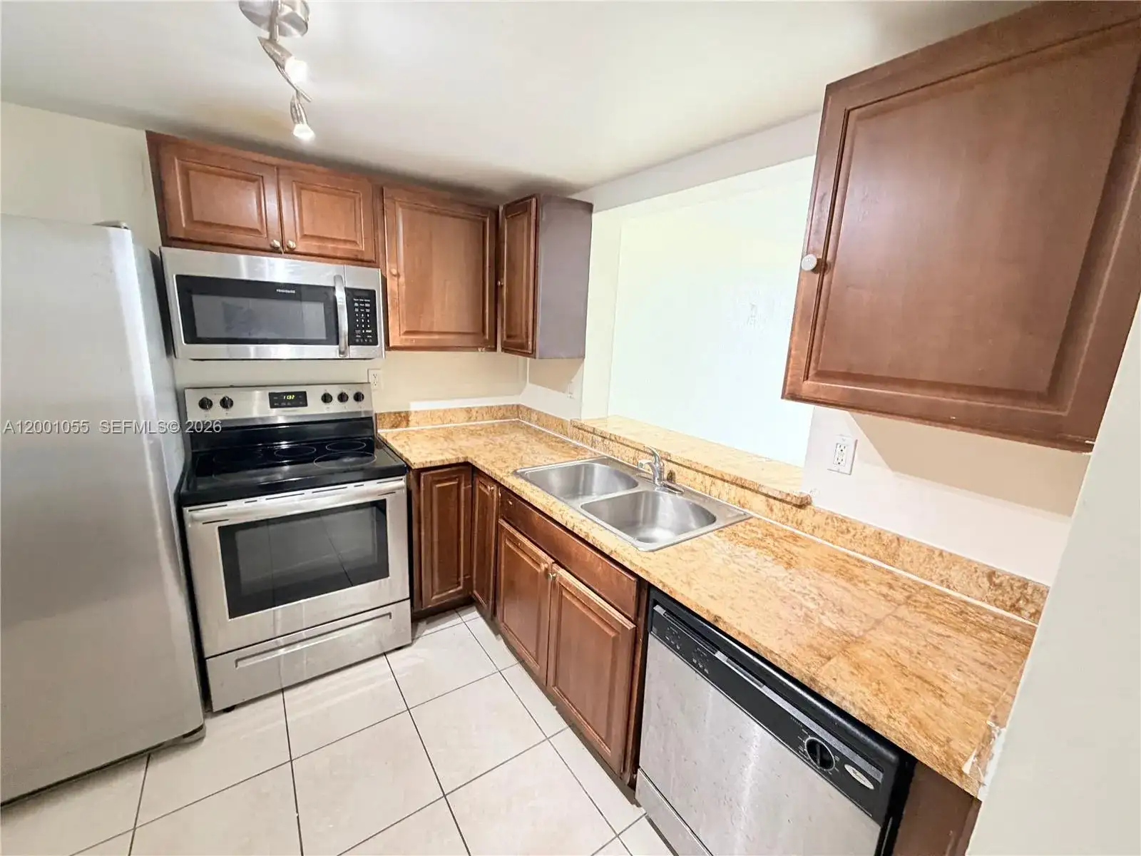 496 NW 165th St Rd # 409, Miami FL 33169 photo 3
