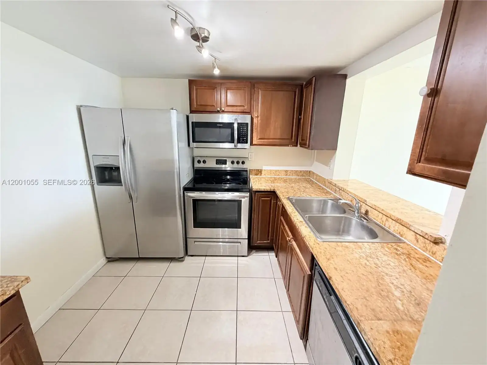 496 NW 165th St Rd # 409, Miami FL 33169 photo 4