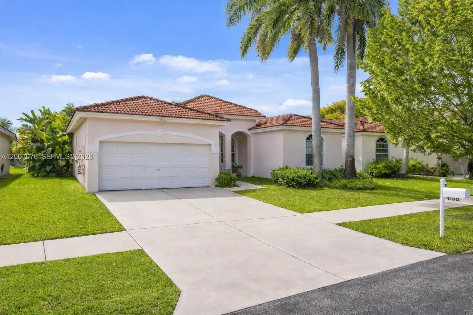 690 SE 30th Dr, Homestead FL 33033 photo 2