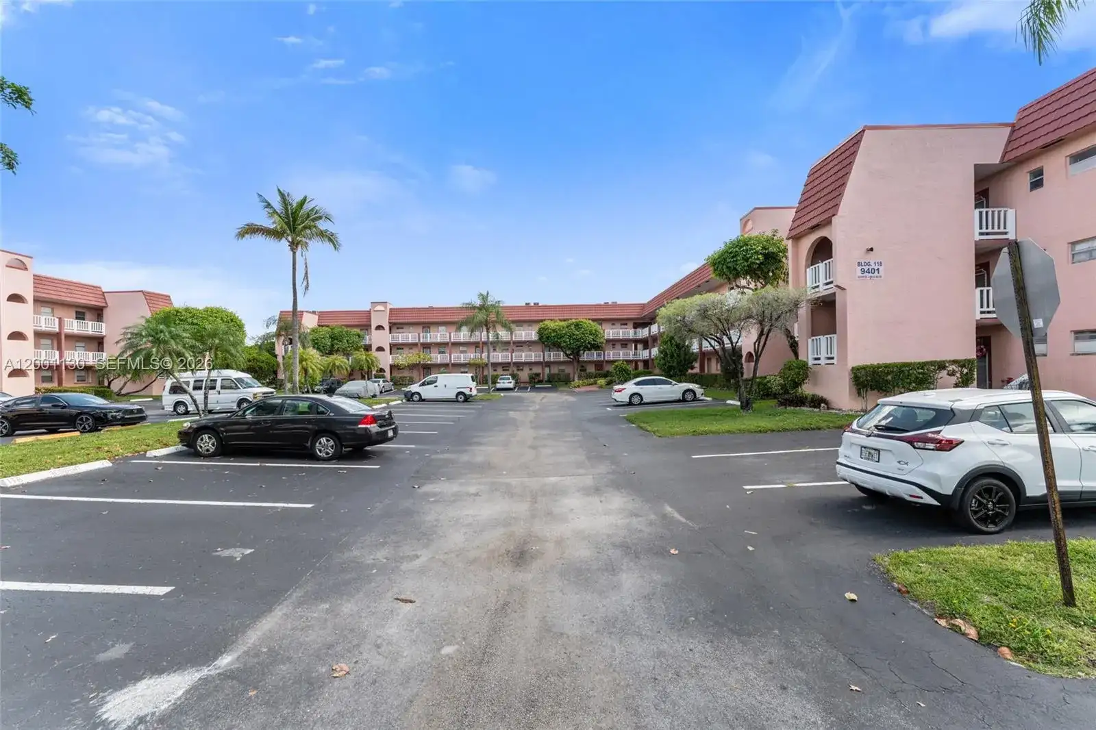 9401 Sunrise Lakes Blvd # 307, Sunrise FL 33322 photo 2
