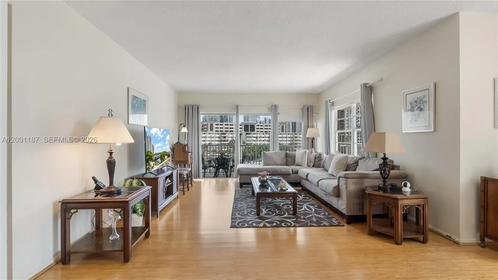 300 Bayview Dr # 315, Sunny Isles Beach FL 33160