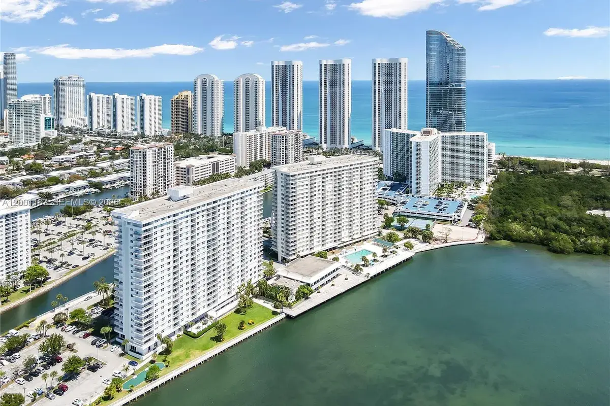 300 Bayview Dr # 315, Sunny Isles Beach FL 33160