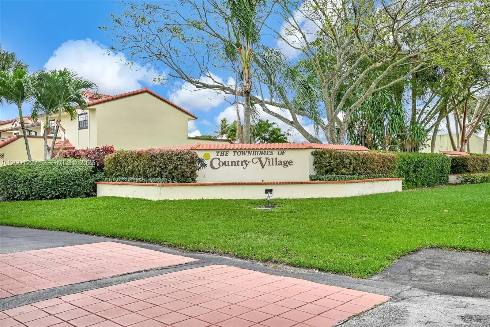 19252 NW 65th Ct, Hialeah FL 33015 photo 3
