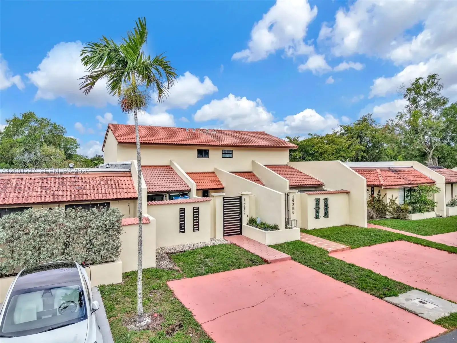 19252 NW 65th Ct, Hialeah FL 33015 photo 5