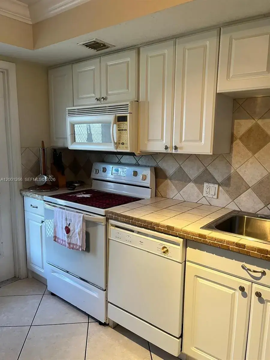 3200 N Palm Aire Dr # 407, Pompano Beach FL 33069