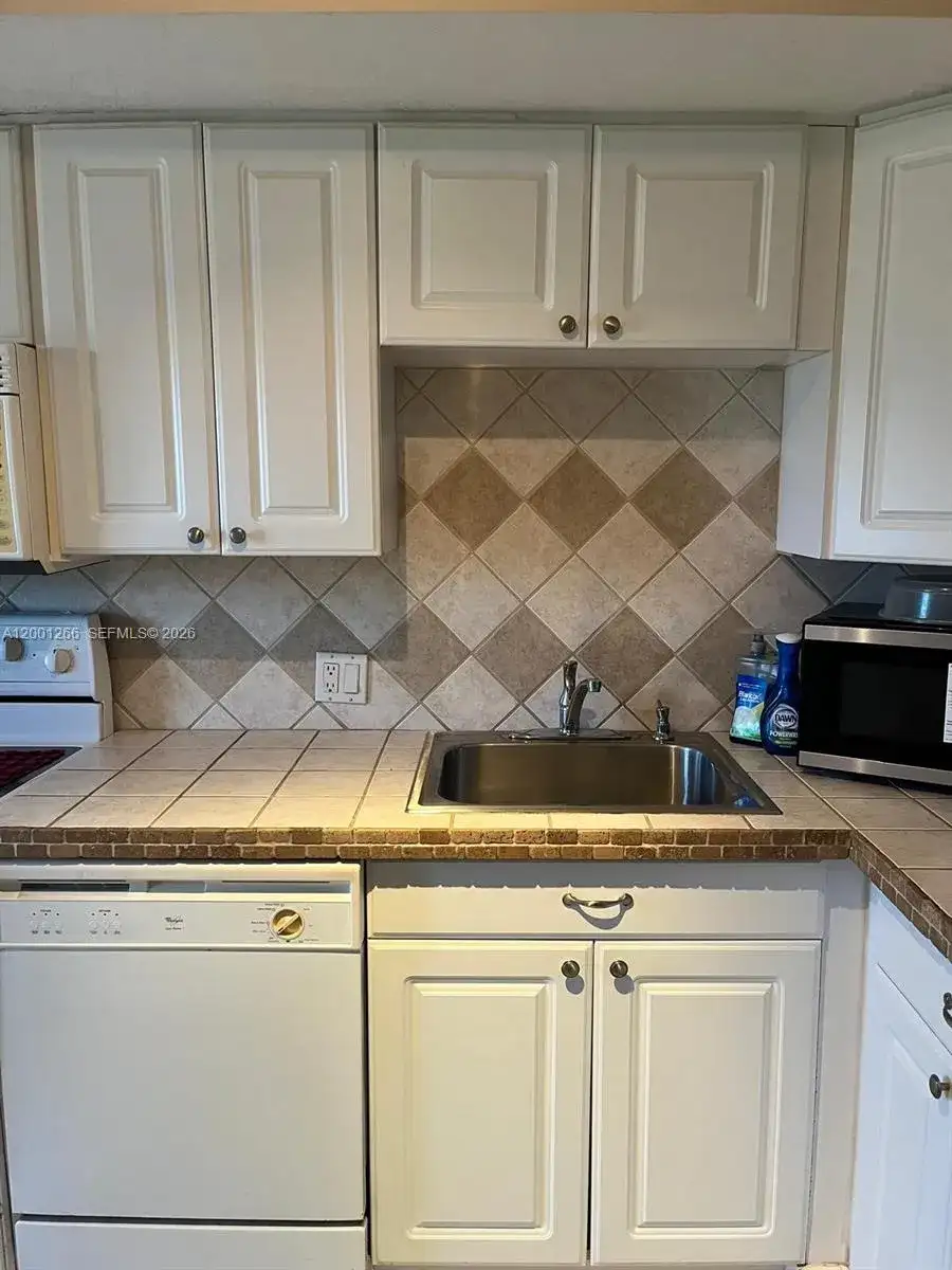 3200 N Palm Aire Dr # 407, Pompano Beach FL 33069 photo 2
