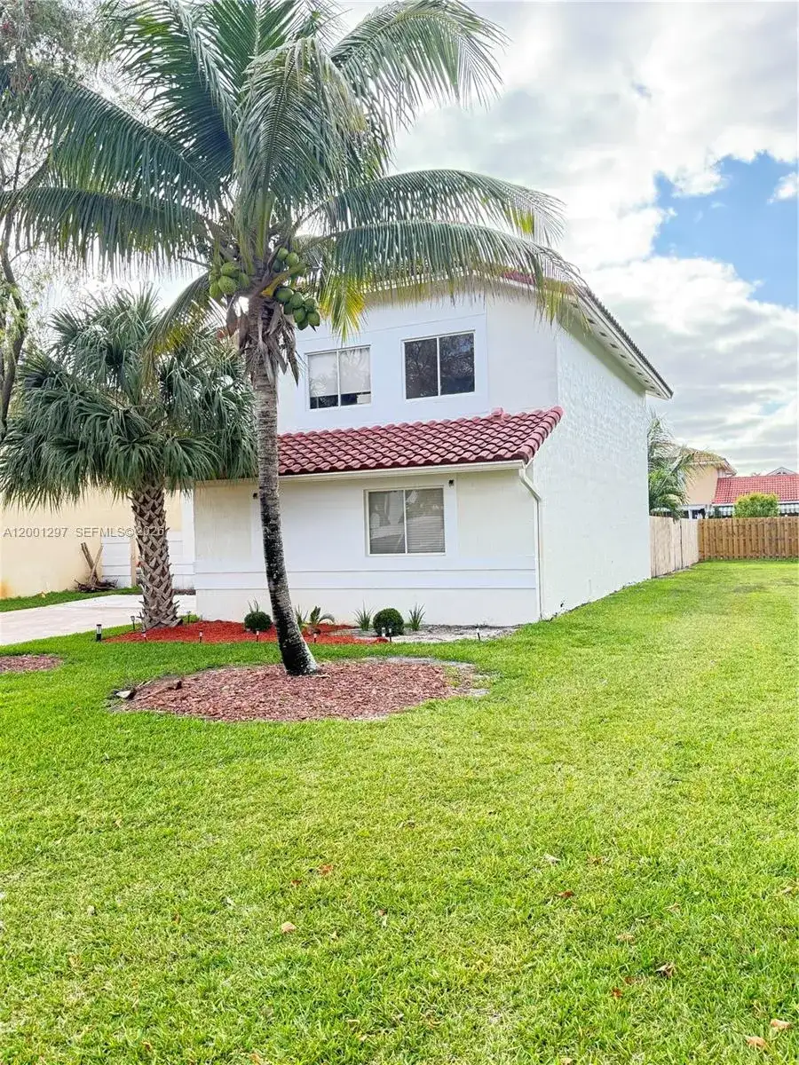 18318 NW 61st Ct, Hialeah FL 33015 photo 2